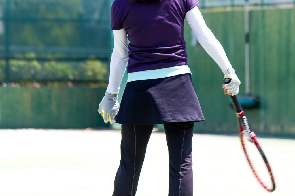 テニスサークルを楽しむ女性